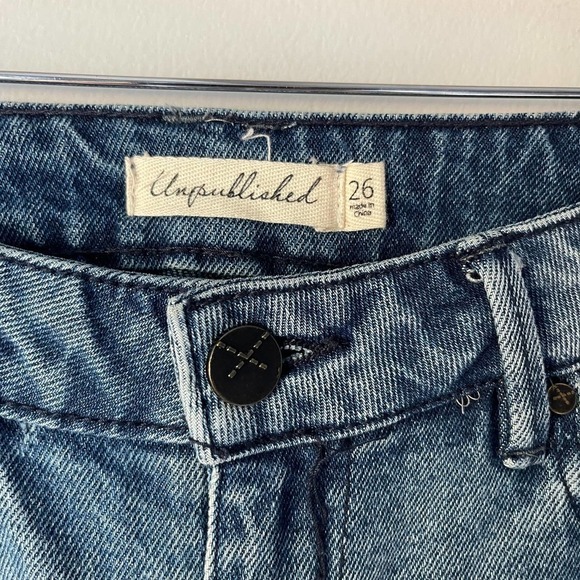 Unpublished Women's Two Tone Denim Tulip Hem Crop Jeans Size 26 - Picture 3 of 4